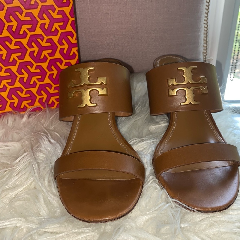 Lightly worn Tory Burch royal tan Every 65 mm Sandal Wedge Slide, calf leather.